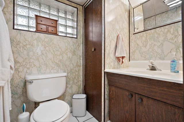 567 S Lakeview Drive, Lowell, IN 46356