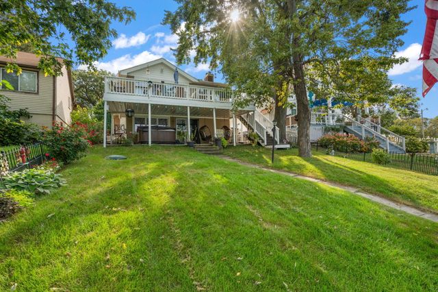 567 S Lakeview Drive, Lowell, IN 46356