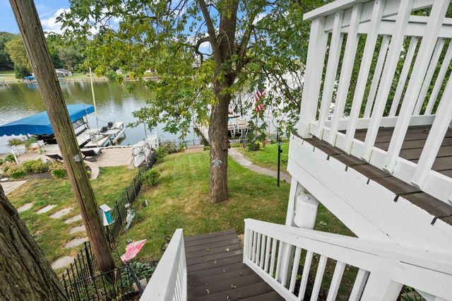 567 S Lakeview Drive, Lowell, IN 46356