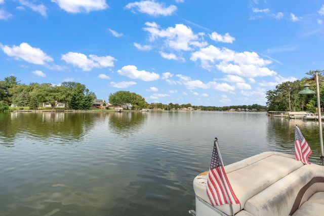 567 S Lakeview Drive, Lowell, IN 46356