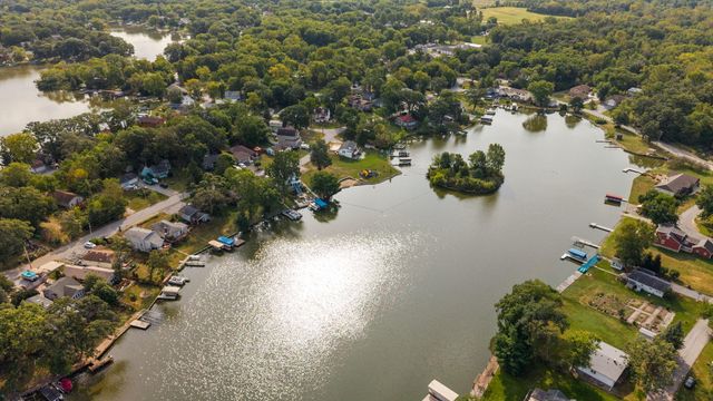 567 S Lakeview Drive, Lowell, IN 46356