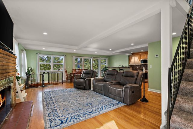 567 S Lakeview Drive, Lowell, IN 46356