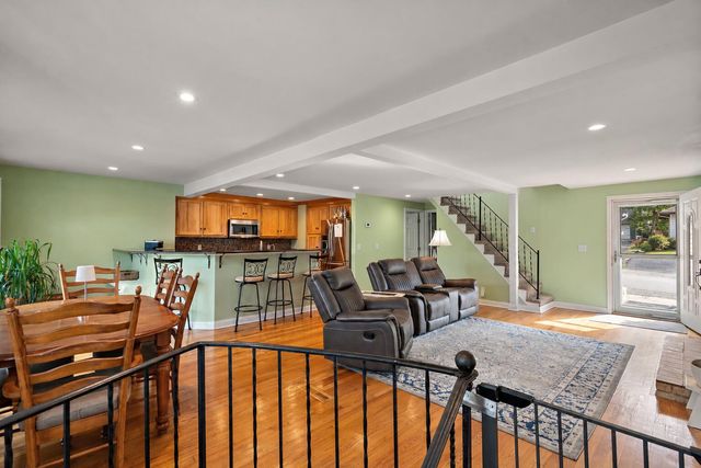 567 S Lakeview Drive, Lowell, IN 46356