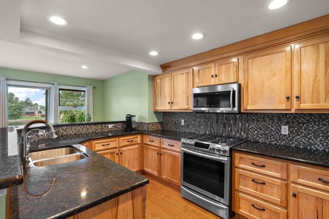 567 S Lakeview Drive, Lowell, IN 46356