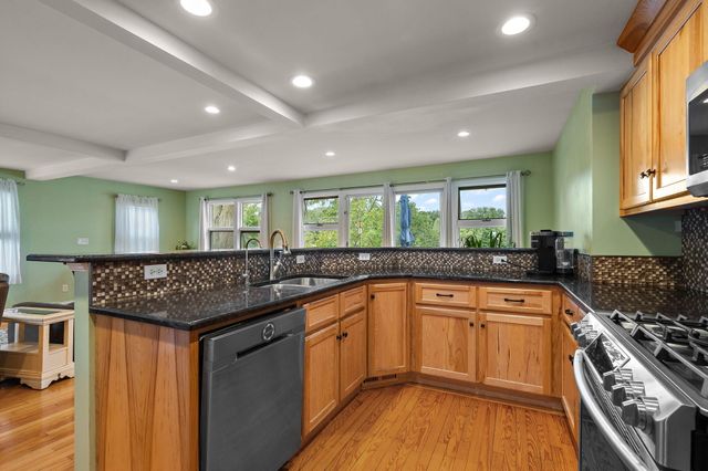 567 S Lakeview Drive, Lowell, IN 46356