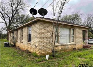 242 E Main St, Van, TX 75790