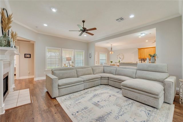 5305 Winchester Drive, Bryan, TX 77802