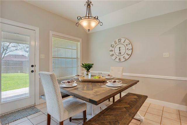 5305 Winchester Drive, Bryan, TX 77802