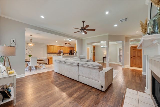 5305 Winchester Drive, Bryan, TX 77802