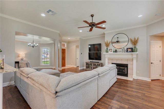 5305 Winchester Drive, Bryan, TX 77802