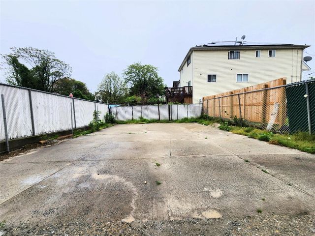 24 WAYNE STREET, Staten Island, NY 10310