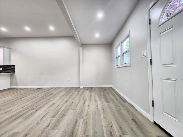24 WAYNE STREET, Staten Island, NY 10310