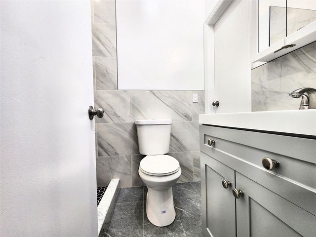 24 WAYNE STREET, Staten Island, NY 10310