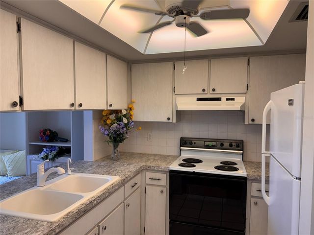 1250 S PINELLAS AVENUE 804, Tarpon Springs, FL 34689