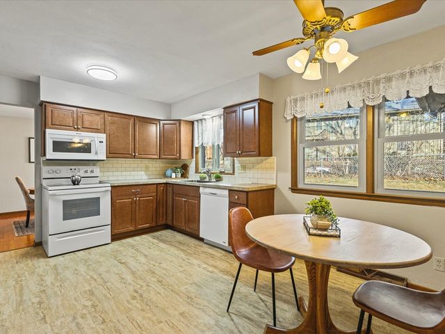 4616 Lanewood Drive, Rockford, IL 61108