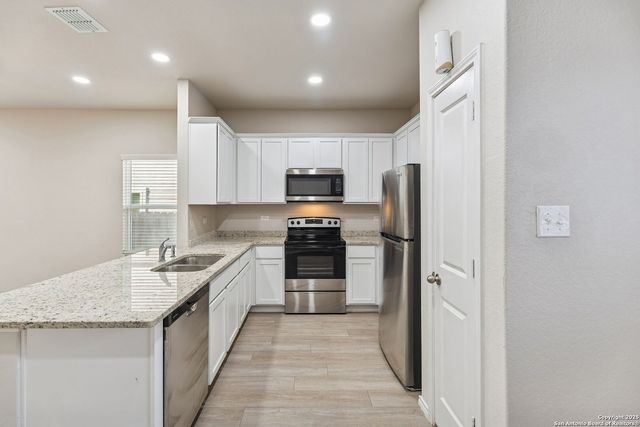 7356 Misty Ridge Dr Apt 13, Converse, TX 78109