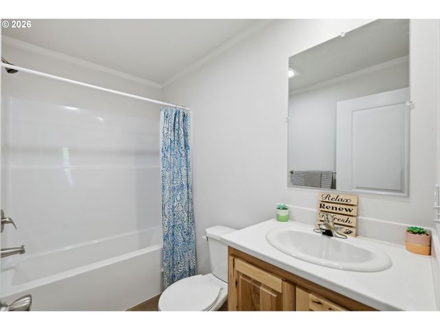 1551 A St, Springfield, OR 97477