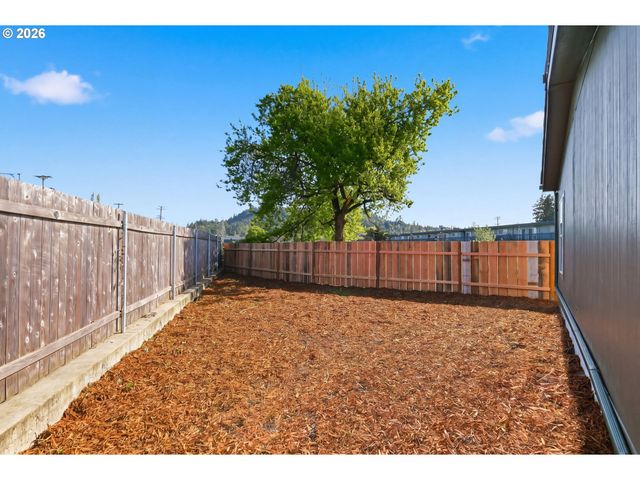 1551 A St, Springfield, OR 97477