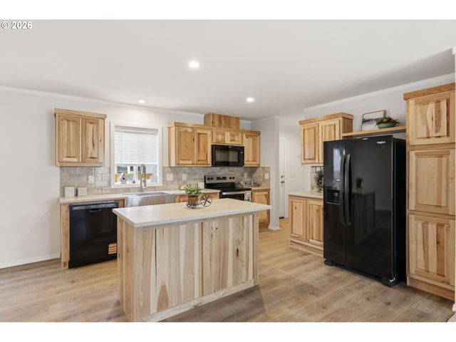 1551 A St, Springfield, OR 97477