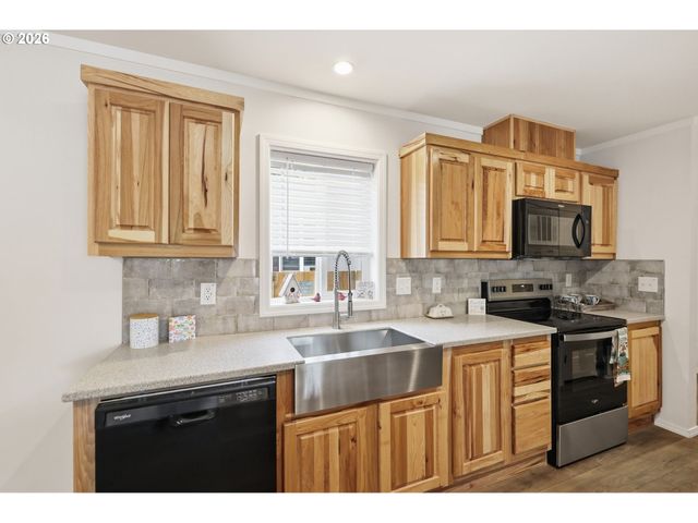 1551 A St, Springfield, OR 97477