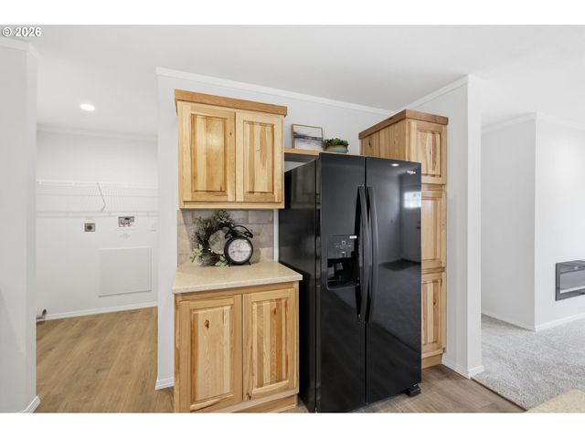 1551 A St, Springfield, OR 97477