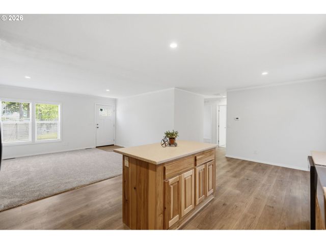 1551 A St, Springfield, OR 97477