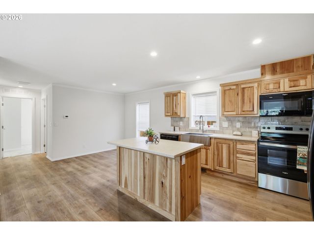 1551 A St, Springfield, OR 97477