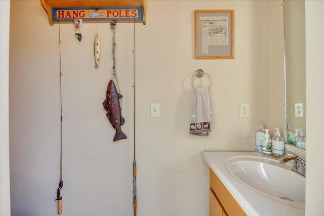 816 Foothill Rd, Copperopolis, CA 95228