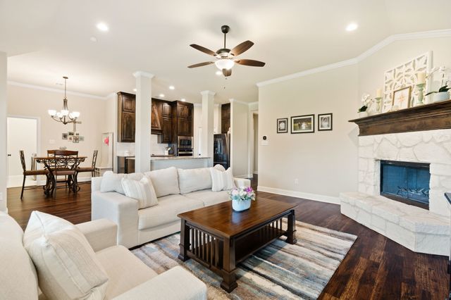 624 Washington Avenue, Waxahachie, TX 75165