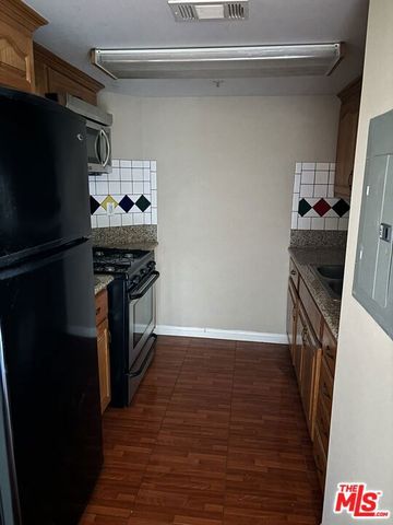 2000 Argyle Avenue, Los Angeles, CA 90068