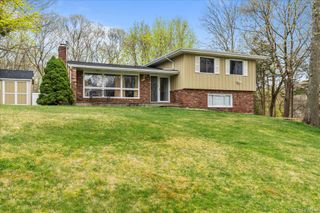 6 George Court, Miller Place, NY 11764