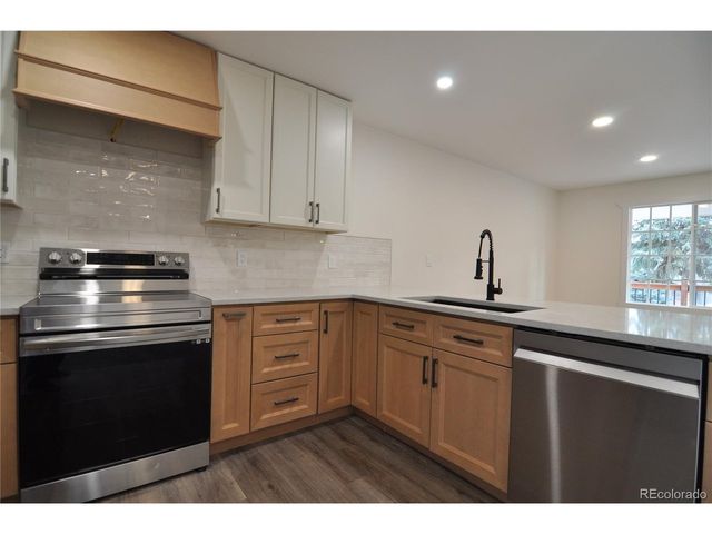 995 Oakwood Dr, Castle Rock, CO 80104