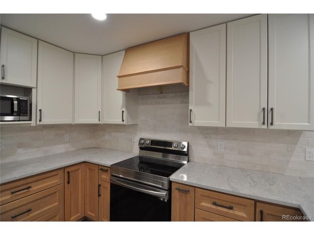 995 Oakwood Dr, Castle Rock, CO 80104