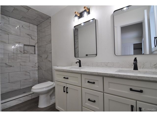 995 Oakwood Dr, Castle Rock, CO 80104