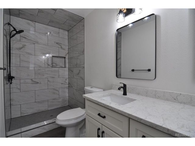 995 Oakwood Dr, Castle Rock, CO 80104