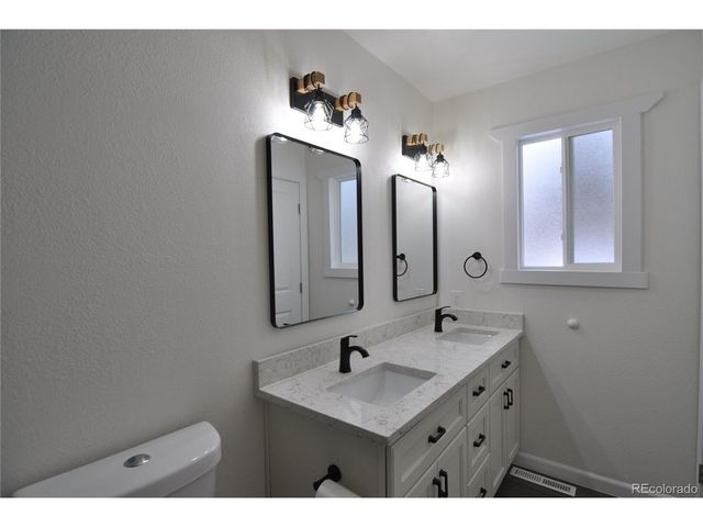 995 Oakwood Dr, Castle Rock, CO 80104