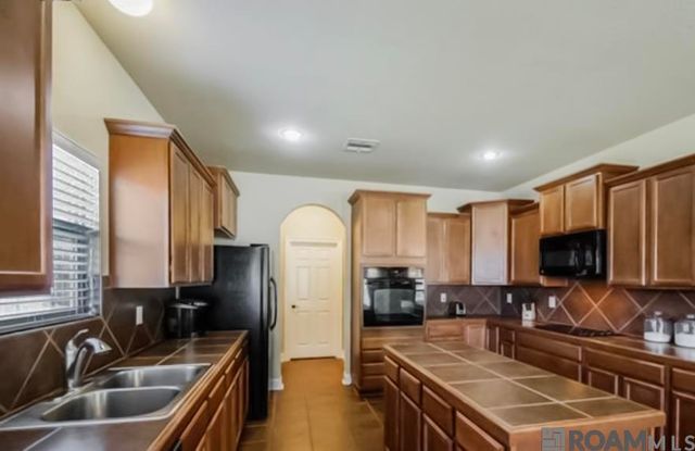 13626 Cantebury Ave, Denham Springs, LA 70726