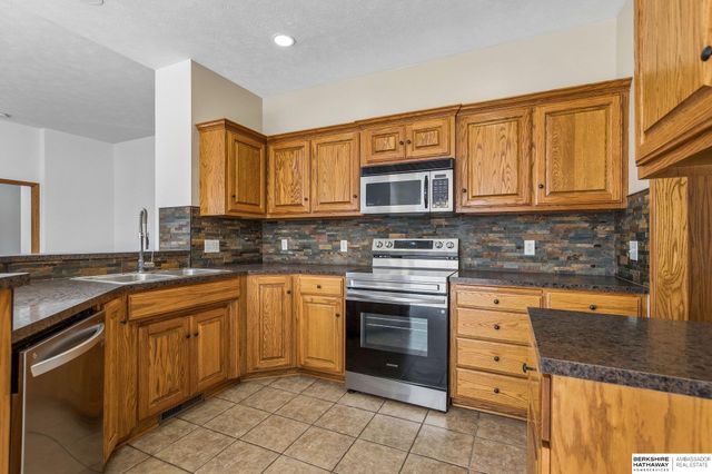 8112 166th Street, Omaha, NE 68133