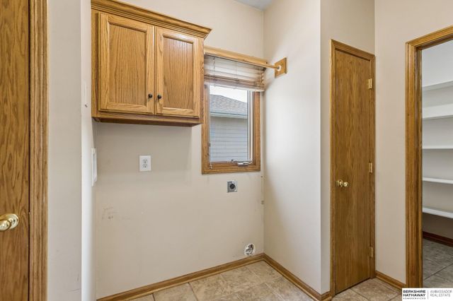 8112 166th Street, Omaha, NE 68133