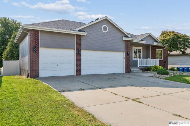 8112 166th Street, Omaha, NE 68133