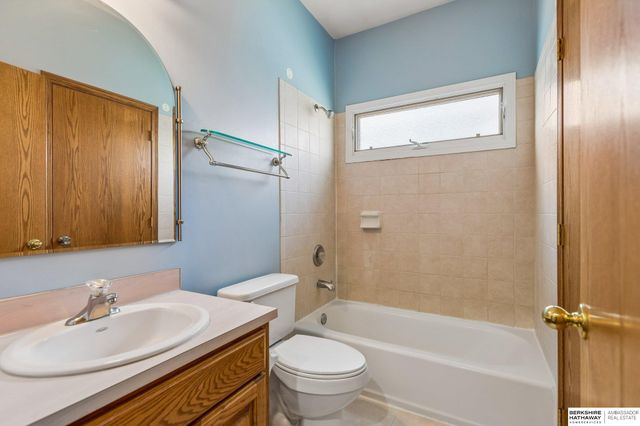 8112 166th Street, Omaha, NE 68133