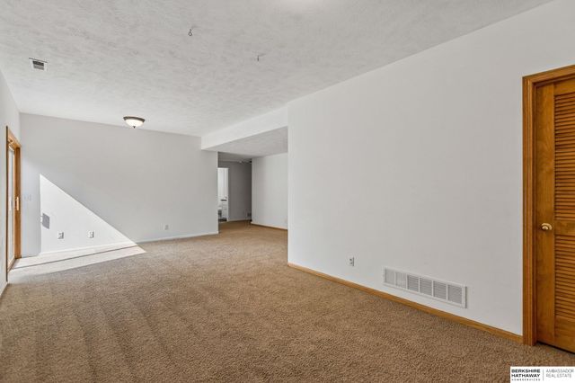 8112 166th Street, Omaha, NE 68133