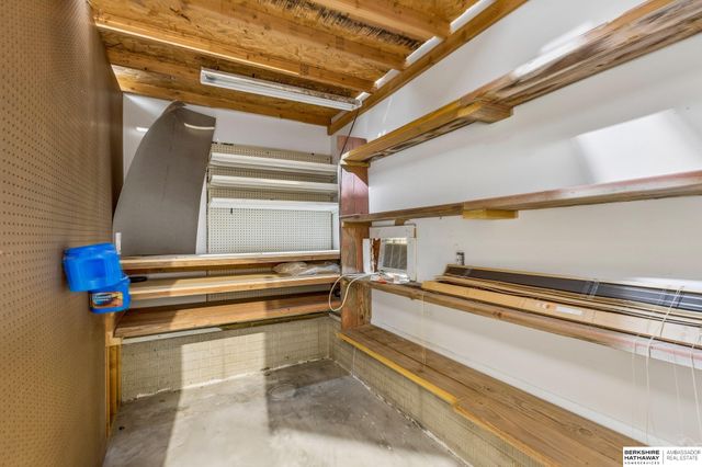 8112 166th Street, Omaha, NE 68133