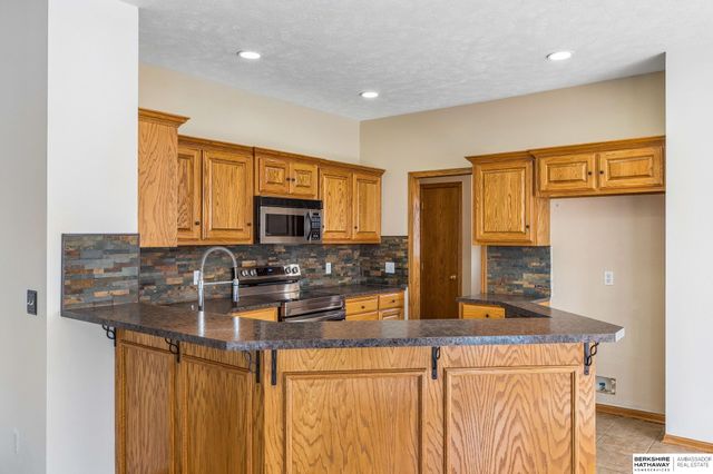 8112 166th Street, Omaha, NE 68133