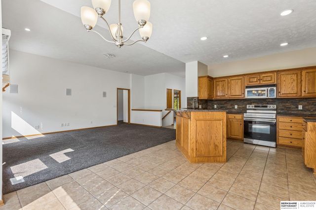 8112 166th Street, Omaha, NE 68133