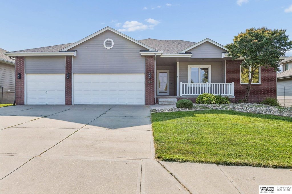 8112 166th Street, Omaha, NE 68133