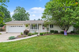 24064 Redfield Street, Ontwa Twp, MI 49112