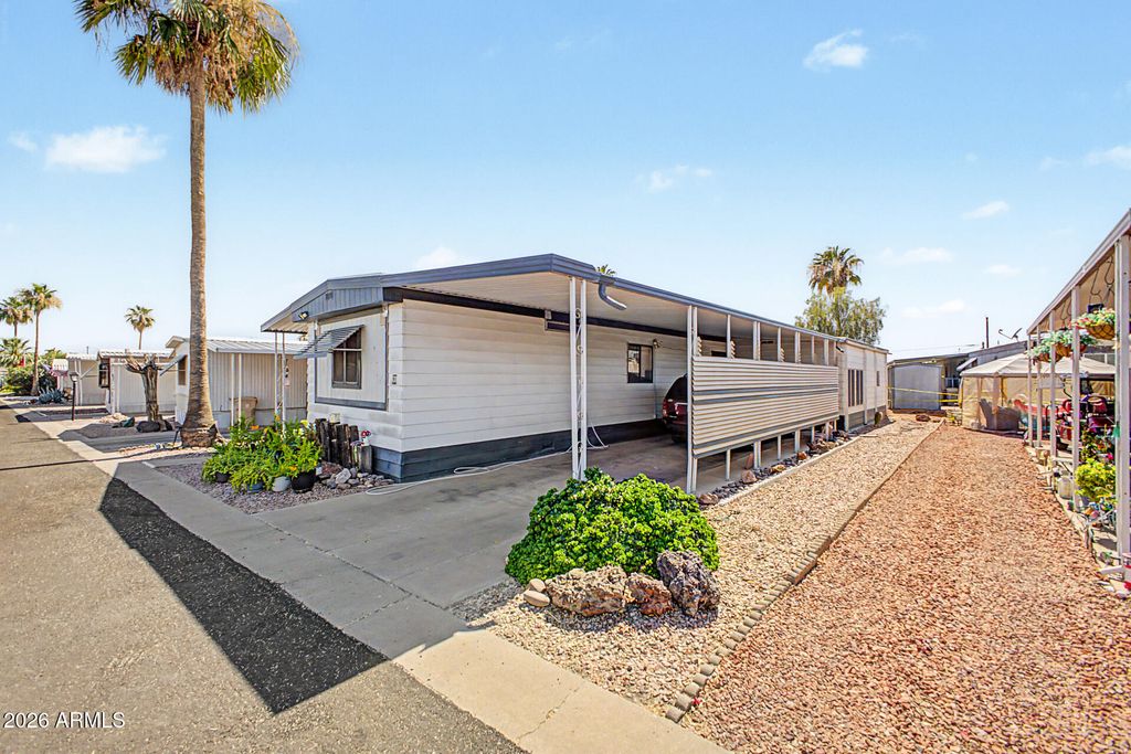 Image 3 of property listing at 200 E KNOX Road 91, Chandler, AZ 85225