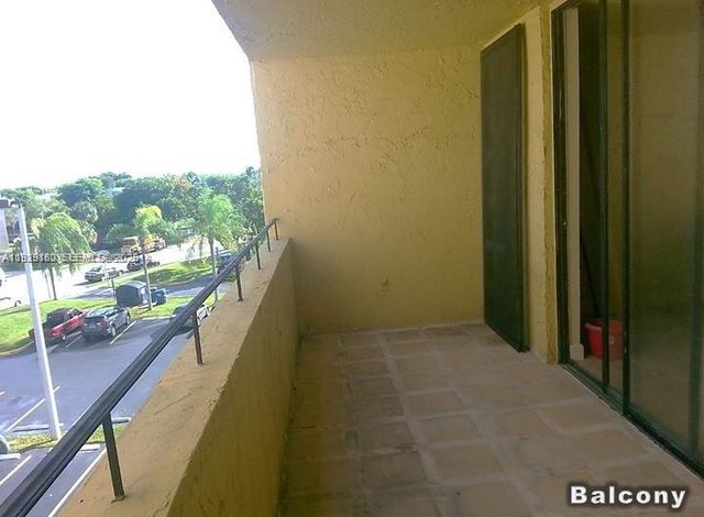 10500 SW 108th Ave B414, Miami, FL 33176