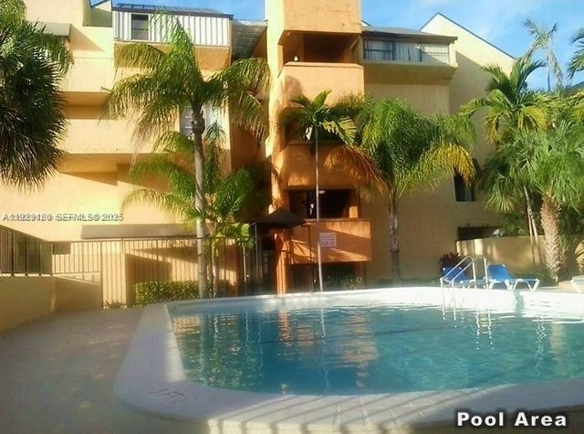 10500 SW 108th Ave B414, Miami, FL 33176